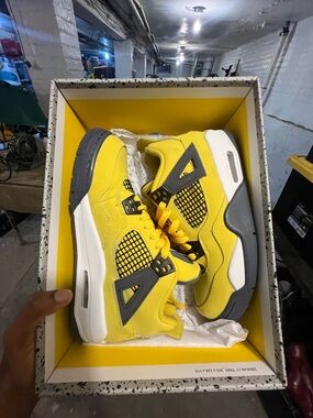Nike Air Jordan 4 Retro "Lightning" sneakers